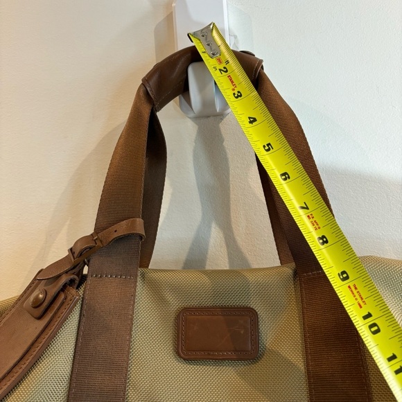 TUMI Large Overnight Bag With Black Shoulder Strap Lined Interior Pocket - Picture 4 of 16